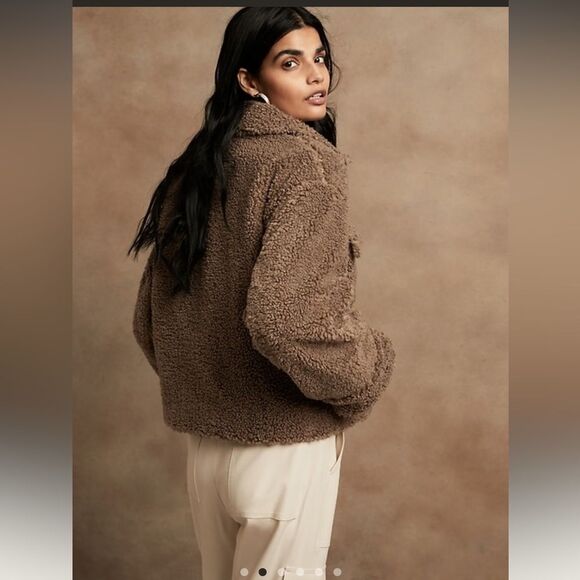 LAST CHANCE Cropped Sherpa Trucker Jacket - Picture 3 of 8